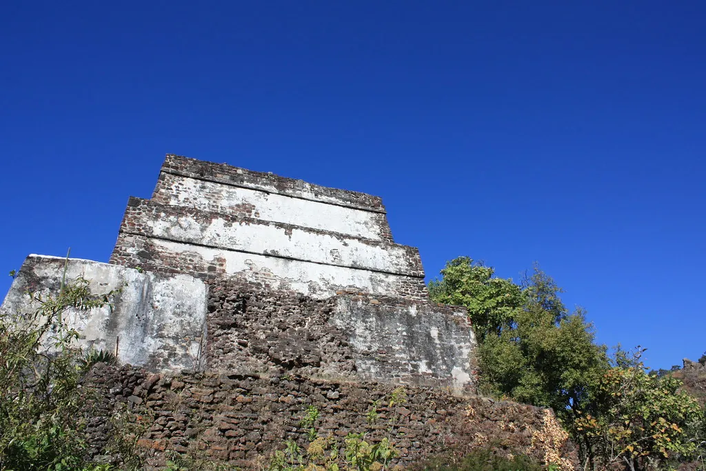 Cerro y pirámide de El Tepozteco en Tepoztlán